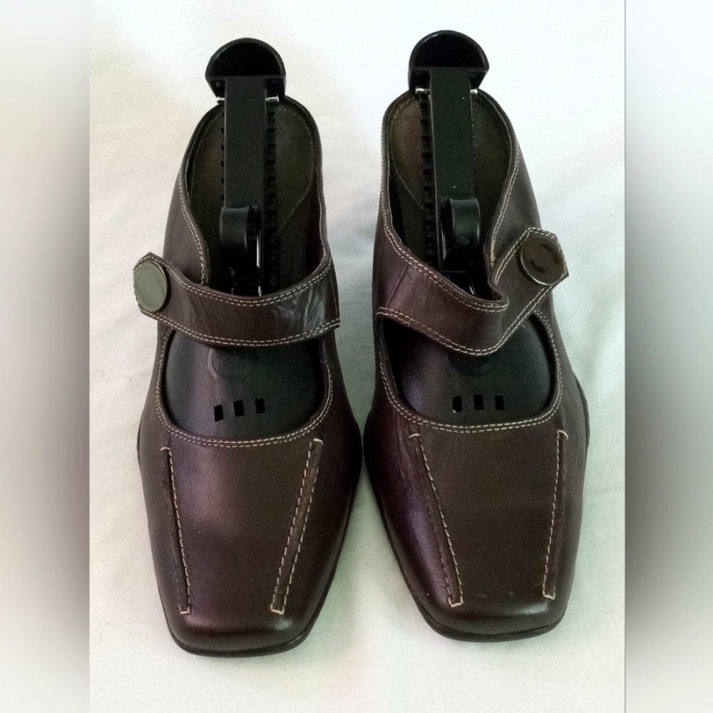 Flexation by Aerosoles Leather Heels. Size 8 EUC